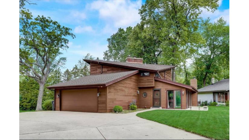 14360 W Wilbur Dr New Berlin, WI 53151 by Milwaukee Realty, Inc. $414,900