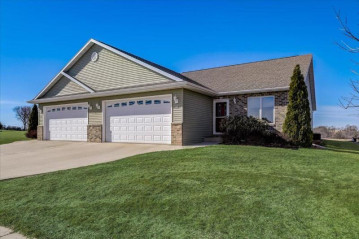 334 Autumn Ln, Campbellsport, WI 53010-2237