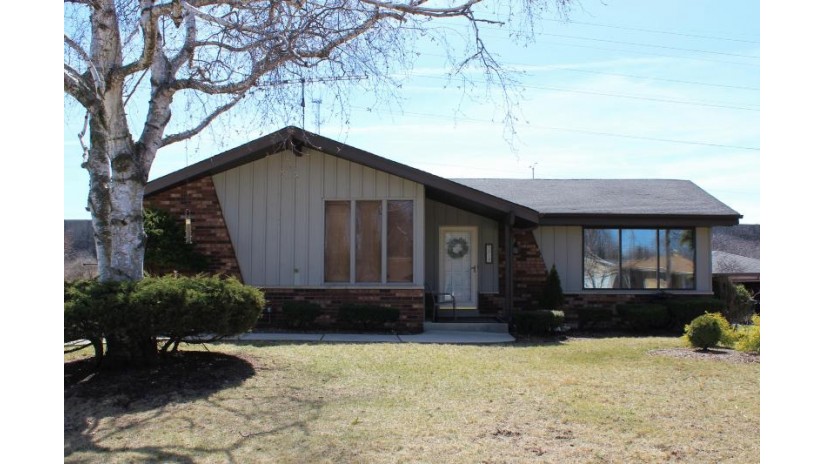 5315 W Allerton Ave Greenfield, WI 53220 by North Shore Homes, Inc. $309,900