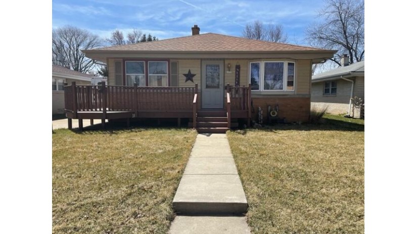 6639 W Dodge Pl Milwaukee, WI 53220 by Jock Team Real Estate LLC $225,000