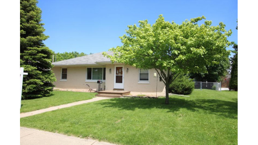 1252 Spruce St Oshkosh, WI 54901 by Adashun Jones Real Estate $159,900