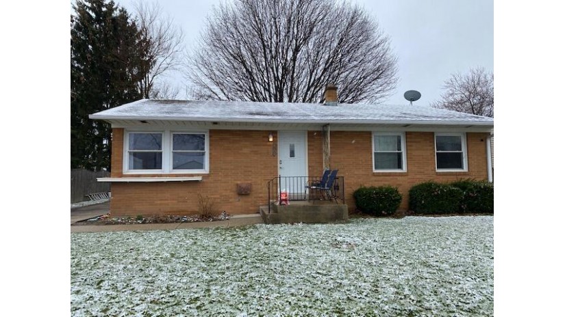 2709 Pinehurst Ave Racine, WI 53403 by Coldwell Banker HomeSale Realty - Franklin $175,000