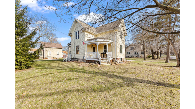 206 S Main St Dousman, WI 53118 by Shorewest Realtors $249,900