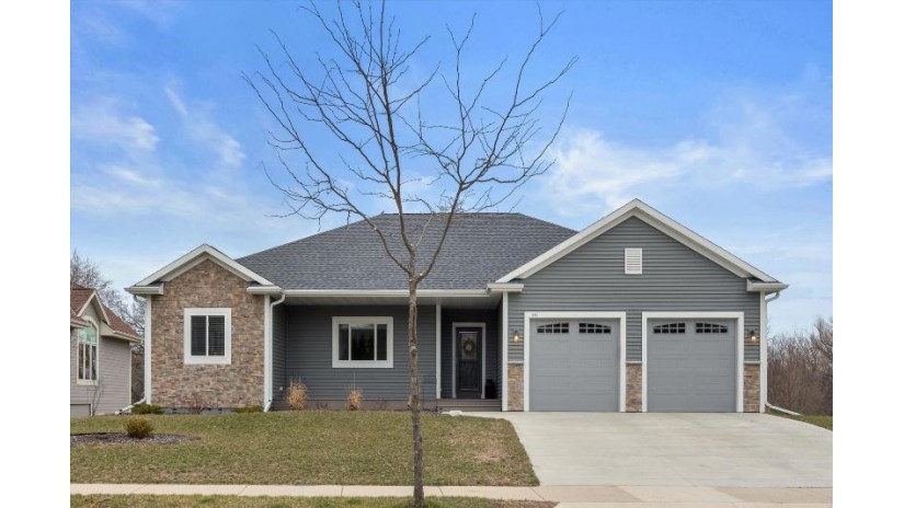 645 Creekwood Dr West Bend, WI 53095 by Green Earth Realty $489,900