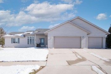 442 Leona Way, Oakfield, WI 53065