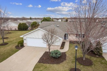 1664 Twin Lakes Circle, Bellevue, WI 54311