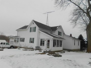 N10654 Cottonwood Rd, Trenton, WI 53963-9044