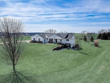 5011 Enchanted Valley Rd, Berry, WI 53528