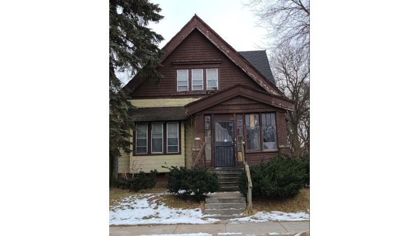 2533 W Auer Ave Milwaukee, WI 53206 by Root River Realty $47,900