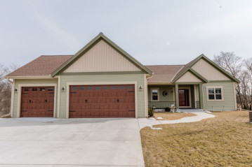 W226S9398 Ripple Brook Ct, Big Bend, WI 53103-9217