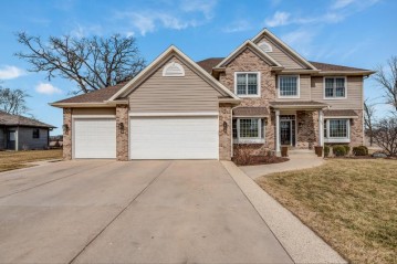 408 Carla Ct, Salem Lakes, WI 53170-1680