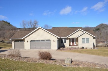 121 Hoff Ln, Coon Valley, WI 54623-8003