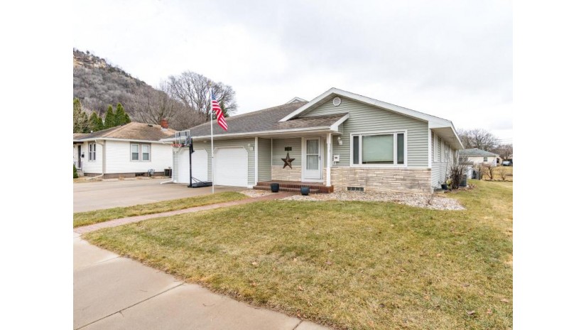 2628 State St La Crosse, WI 54601 by RE/MAX Results $394,900
