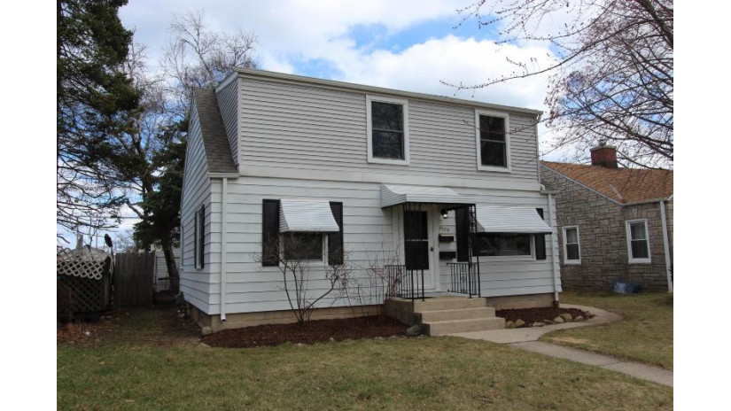 3520 S Pine Ave Milwaukee, WI 53207 by Coldwell Banker HomeSale Realty - Franklin $349,900