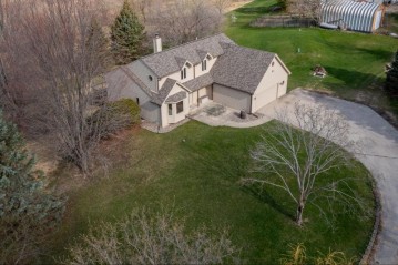 W2744 Lafollette Rd, Ashippun, WI 53059-9510