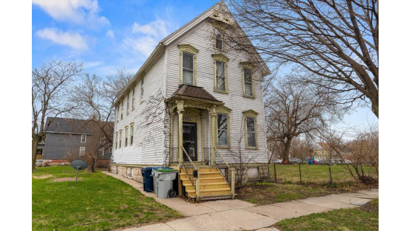 1229 W Mckinley Ave Milwaukee, WI 53205 by Venture Real Estate Group LLC $107,500