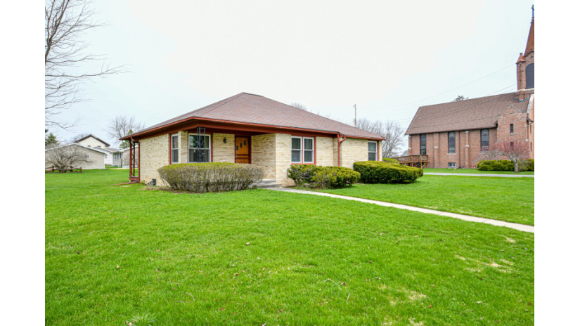 119 Pearl St Sharon, WI 53585 by Shorewest Realtors $159,900