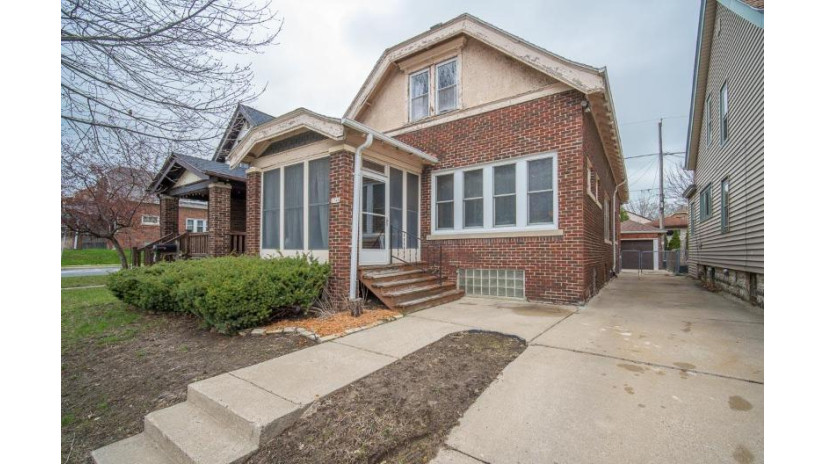 2746 S Howell Ave Milwaukee, WI 53207 by RE/MAX Realty Pros~Milwaukee $274,900