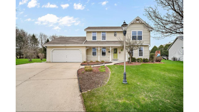 938 Chesterwood Ct Pewaukee, WI 53072 by RE/MAX Service First $429,900