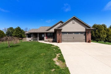 W6968 Miller Cir, Adell, WI 53001-1548