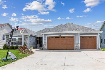 21689 N Weather Edge Cir, Lannon, WI 53046