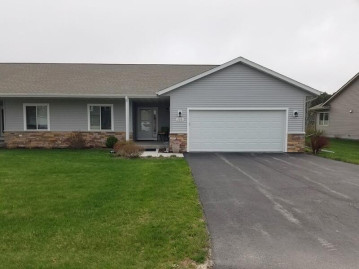 135 Sarahs Way, Sheboygan Falls, WI 53085-1477