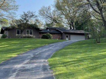 5623 Fox Chase Dr, Hokah, MN 55941