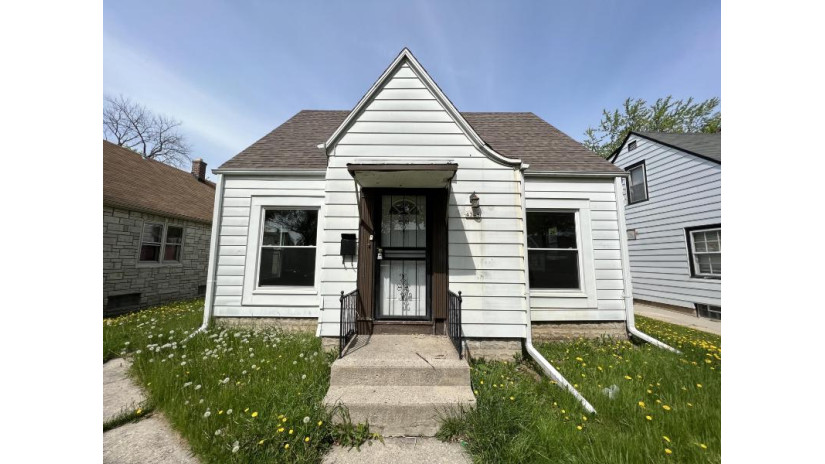 4349 N 53rd St Milwaukee, WI 53216 by Smart Asset Realty Inc $119,900