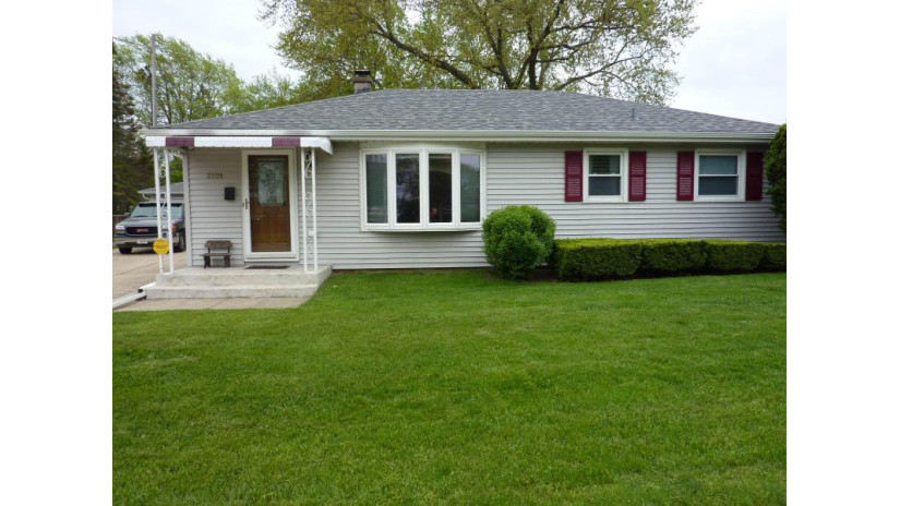 2701 Carpenter Ave Racine, WI 53403 by RE/MAX Newport - office@newportelite.com $204,900