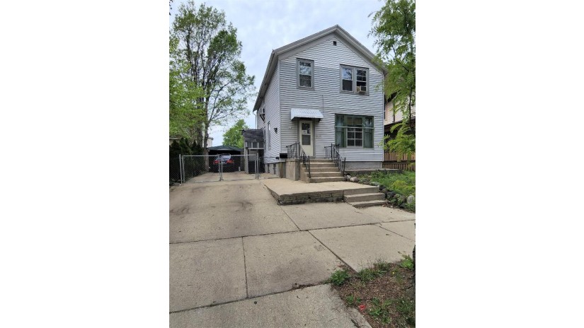 741 S 22nd St Milwaukee, WI 53204 by Homestead Realty, Inc $135,000