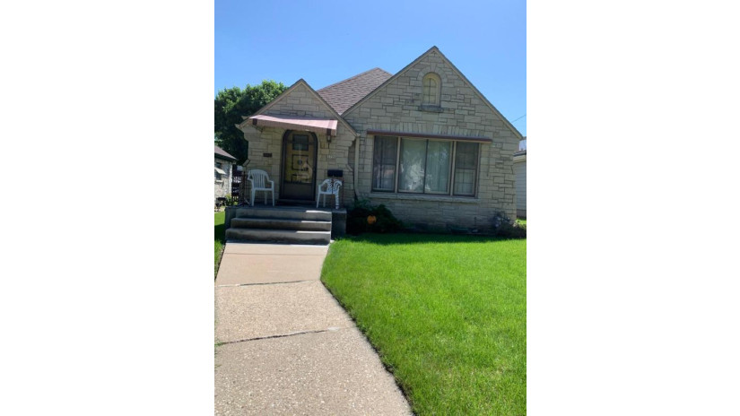 3726 N 54th Blvd Milwaukee, WI 53216 by Realty Dynamics $130,000