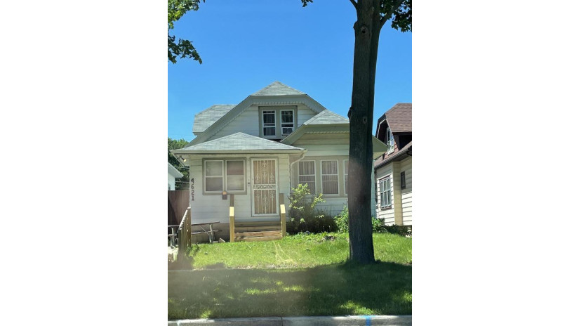 4621 N 30th St Milwaukee, WI 53209 by Compass RE WI-Northshore $110,000