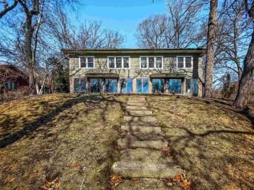 N6604 Shorewood Hills Rd, Lake Mills, WI 53551