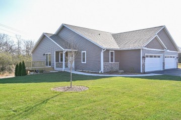 522 Trailview Xing, Waterford, WI 53185-4380