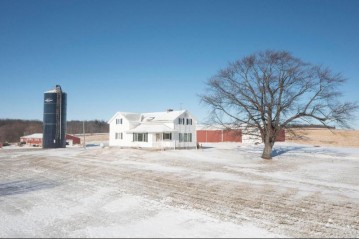 N9020 Highland Rd, Herman, WI 53020-1750