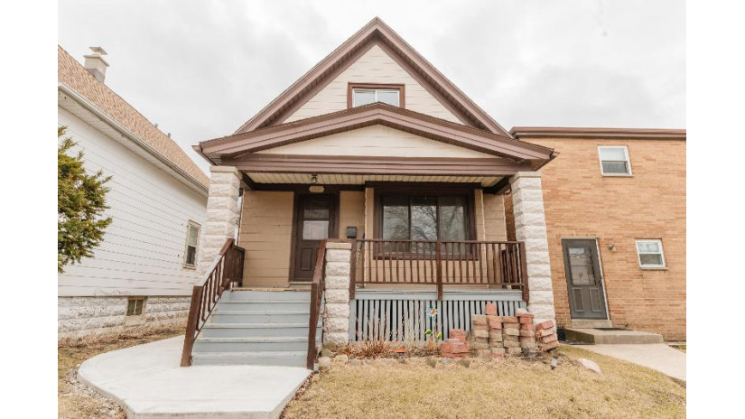 3427 W Arthur Ave Milwaukee, WI 53215 by Real Broker LLC $178,000