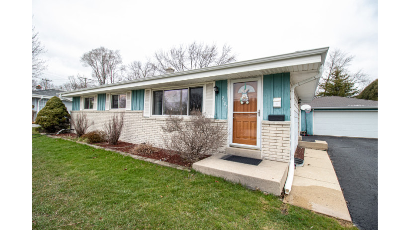 2102 Michigan Ave Waukesha, WI 53188 by Shorewest Realtors $275,000