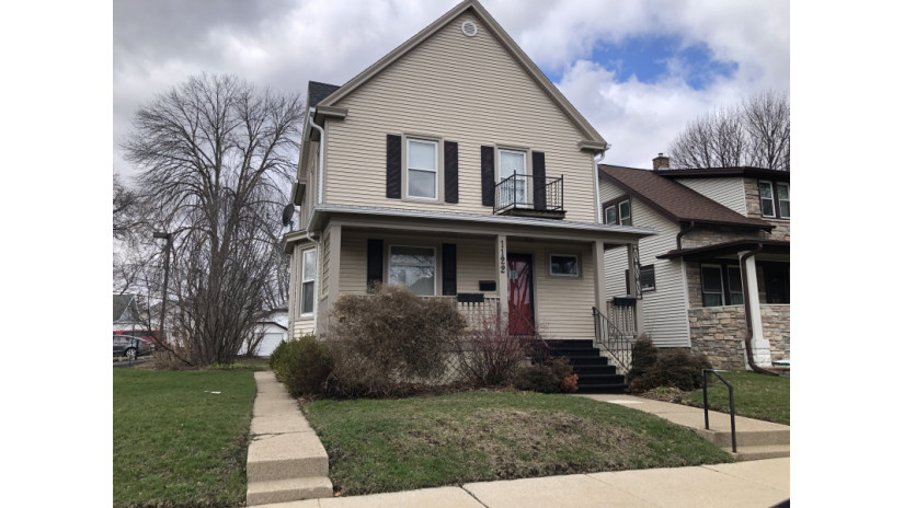 1122 Blaine Ave Racine, WI 53405 by Shorewest Realtors $144,000