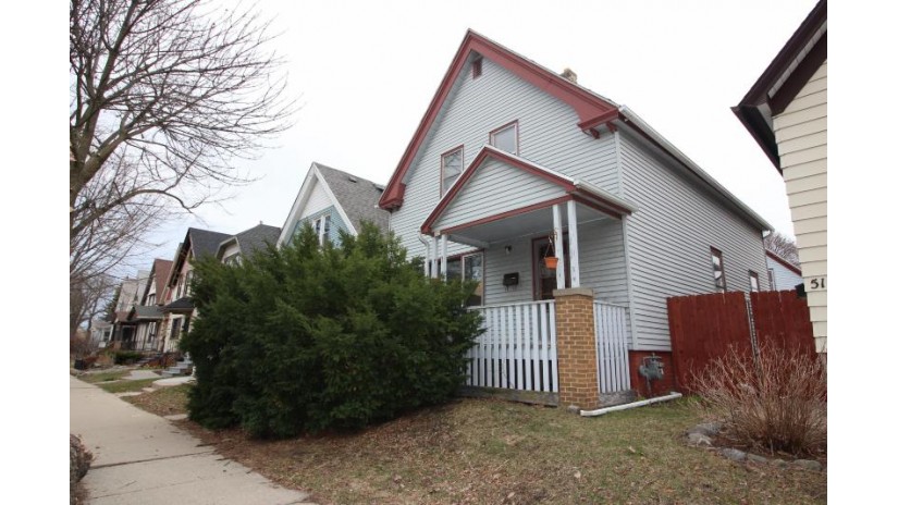 525 E Dover St 525A Milwaukee, WI 53207 by Any House Realty LLC $245,000