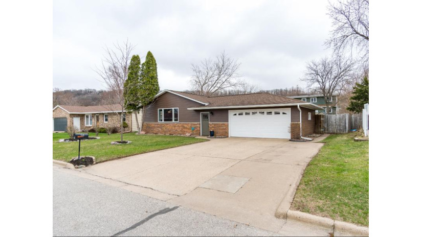 524 13th Pl N Onalaska, WI 54650 by @properties La Crosse $259,900