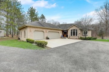 2779 County Line Dr, Kewaskum, WI 53040-9747