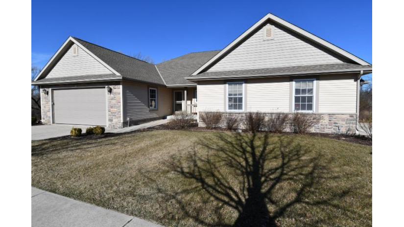 753 Wright Ct Hartford, WI 53027 by First Weber Inc- West Bend $299,900