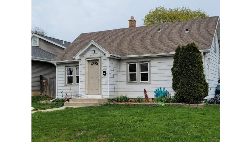 3750 S 89th St Milwaukee, WI 53228 by Jock Team Real Estate LLC $154,900