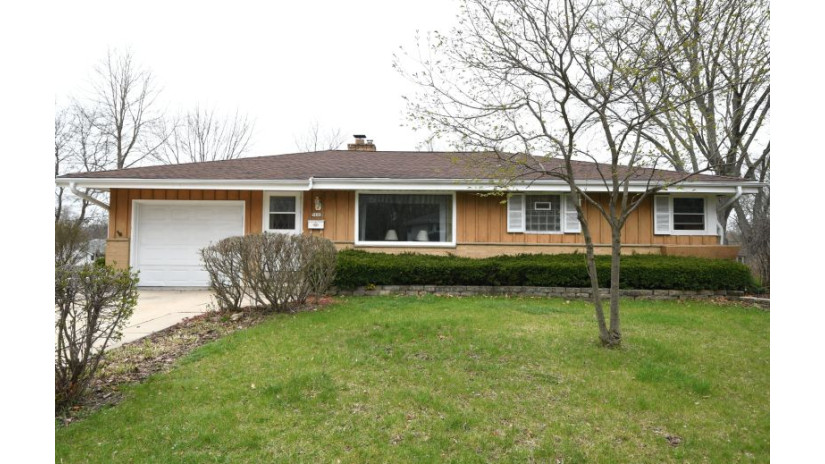 5440 Olympia Dr Greendale, WI 53129 by Shorewest Realtors $219,900