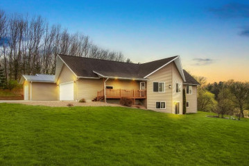 N406 Ten Mile Cir, Greenfield, WI 54623