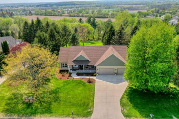 N819 Oak Ridge Dr, Ashippun, WI 53066