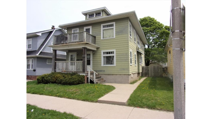 1527 Grove Ave Racine, WI 53405 by R.L. Ventura & Associates $180,000