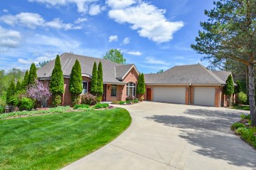 N140W17740 Cedar Ln, Germantown, WI 53076-9747