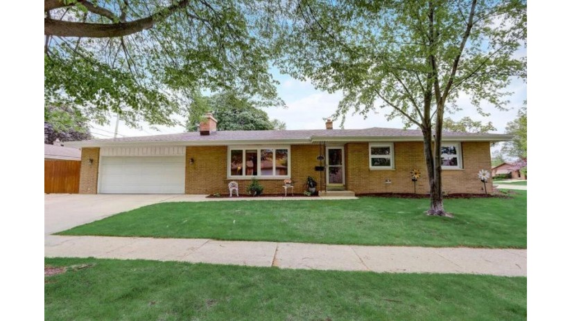 5101 S 18th St Milwaukee, WI 53221 by Parkway Realty, LLC $299,900