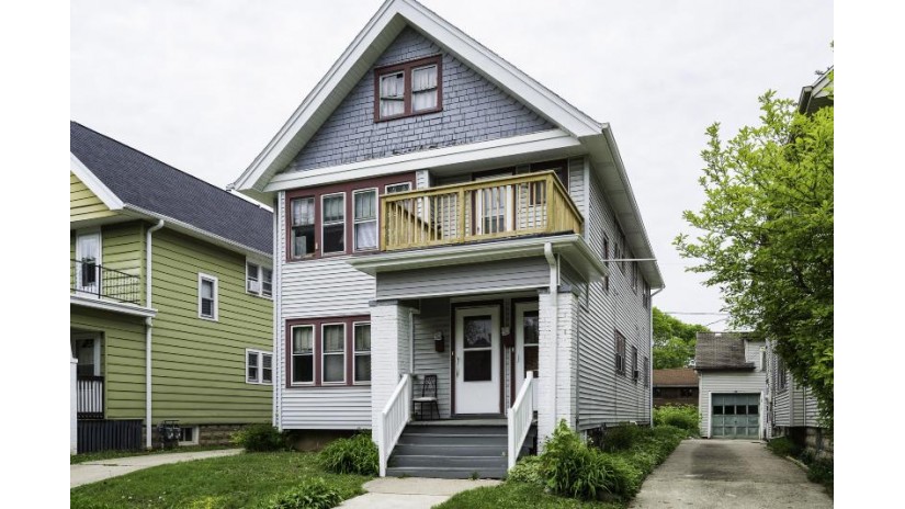 1435 N 49th St 1437 Milwaukee, WI 53208 by RE/MAX Service First $219,000